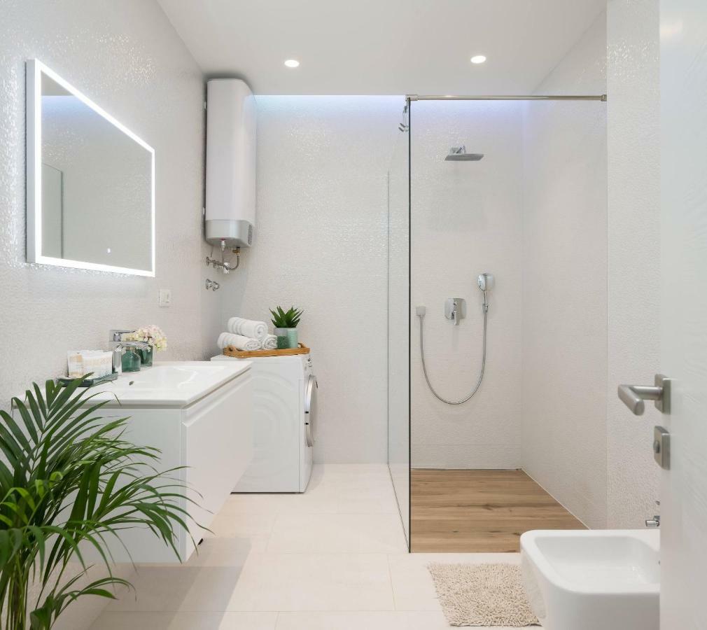 Sukošan Luxury Design Beach Front Apartment מראה חיצוני תמונה